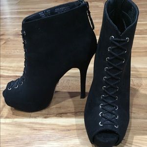 Rock & Republic Black open toe heels